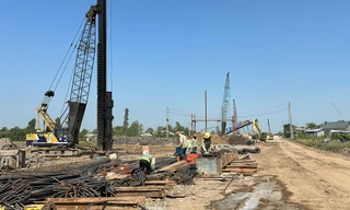 Cao tốc An Hữu - Cao Lãnh 'đói cát'