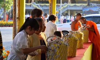 Lễ hội đặt đá thiêng tại chùa cổ của đồng bào Khmer Trà Vinh