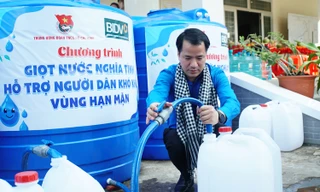 Trung ương Đoàn trao tặng hơn 2 tỷ đồng giúp người dân vùng hạn mặn Bến Tre 