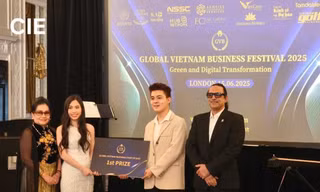 Sinh viên làm gỗ từ rơm đoạt Quán quân thi khởi nghiệp tại Anh