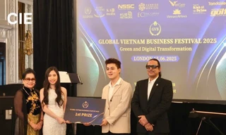 Sinh viên làm gỗ từ rơm đoạt Quán quân thi khởi nghiệp tại Anh