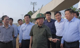 Phó Thủ tướng Trần Hồng Hà kiểm tra dự án cao tốc ở ĐBSCL