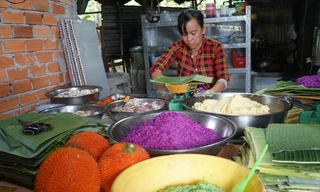 Lò bánh tét lá cẩm nổi tiếng Cần Thơ đỏ lửa ngày Tết