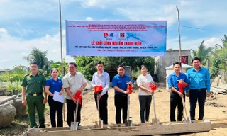 Tuổi trẻ Bến Tre chung tay xóa nhà tạm