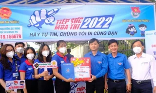 Bí thư Trung ương Đoàn thăm sinh viên tình nguyện tại Cà Mau