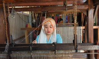 Phát triển kinh tế du lịch gắn với nghề dệt truyền thống của đồng bào Chăm 