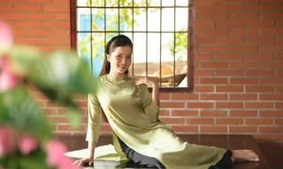 Hoa khôi Huỳnh Thúy Vi duyên dáng hưởng ứng 'Tuần lễ Áo dài'