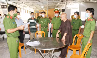 Cơ quan cảnh sát điều tra thực hiện lệnh bắt ông Phúc
