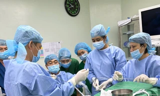 Cứu cụ ông hóc xương gà nguy kịch