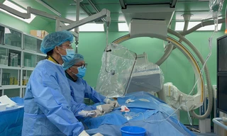 Cứu bệnh nhân nhồi máu cơ tim nguy kịch, gia đình quá khó khăn định 'buông xuôi'