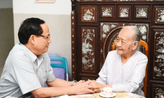 Phó Chủ tịch Quốc hội thăm mẹ Việt Nam Anh hùng tại Sóc Trăng