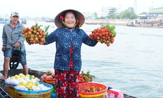 Chợ nổi có tiếng nhất Việt Nam bán gì ngày Tết?