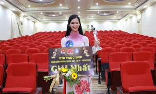 Nữ sinh 10x Kiên Giang là Á khôi, đoạt quán quân Mic Vàng, ấp ủ ước mơ làm MC