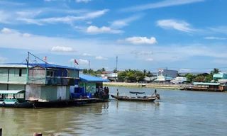 Vụ khách du lịch rơi xuống sông: Tổng kiểm tra bè, sà lan ở chợ nổi Cái Răng