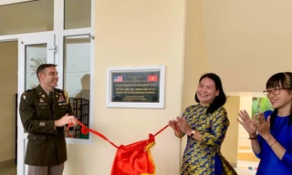 Khánh thành trường