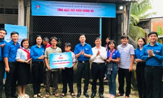 Hành trình 'Khát vọng cống hiến' trao tặng hàng trăm triệu đồng tại Đồng Tháp