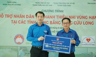 Trung ương Đoàn trao tặng quà cho học sinh vùng hạn mặn tại Trà Vinh 