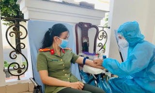 Công an Cần Thơ chia sẻ giọt máu hồng giữa mùa dịch