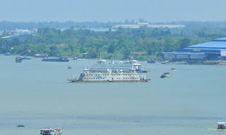 Phà Vàm Cống nối đôi bờ sông Hậu hoạt động trở lại sau 4 năm dừng 