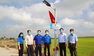 Tặng đèn năng lượng