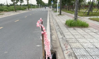 Hàng trăm nắp hố ga mất nắp thành bẫy chết người tại khu đô thị mới