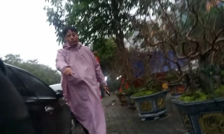 Quận Hà Đông yêu cầu làm rõ các đối tượng ‘quyền lực’ thu phí vỉa hè, chợ hoa Tết