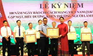 Báo Tiền Phong nhận bằng khen của tỉnh Tuyên Quang, Lào Cai