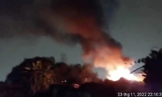 Bãi rác khủng nổi lửa từ đêm này qua đêm khác ở Hà Nội