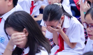 Giáo viên, học sinh chia sẻ cảm xúc trong lễ phát động 'Cùng Tiền Phong nâng bước em tới trường'