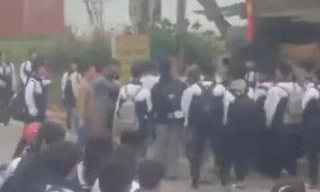 Yên Bái: Xác minh clip phụ huynh dùng mũ bảo hiểm đánh tới tấp bạn của con