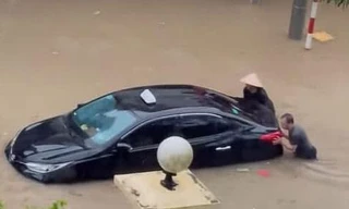 Mưa lớn tại Tuyên Quang, Yên Bái: Nhà cửa, ô tô ngập trong biển nước