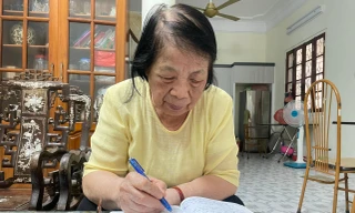 Hành trình 30 năm dạy chữ cho trẻ lang thang cơ nhỡ của cô giáo 80 tuổi ở Hà Nội