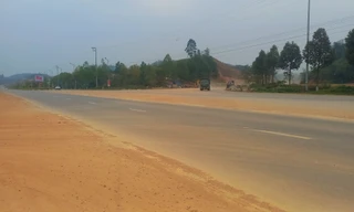 Thành phố Yên Bái tăng tốc các công trình xây dựng, đường mịt mù cát bụi, đất đá