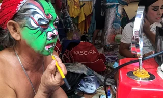 Phía sau 'mặt nạ' tuồng cổ