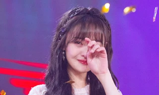 Sau ồn ào bị 'phong sát', Trịnh Sảng khóc và xin lỗi hai con