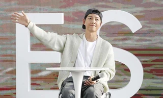 Song Hye Kyo bị chê nhạt, chồng cũ Song Joong Ki ẵm luôn giải ‘Nam chính xuất sắc’