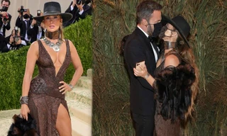 Jennifer Lopez hóa nữ cao bồi ‘bốc lửa’, cùng tình trẻ trao nụ hôn khẩu trang