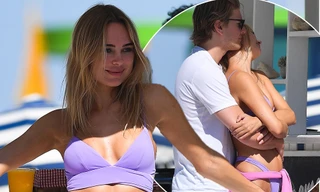 Kimberley Garner khoe body nóng bỏng với bikini, ôm ấp trai lạ trên bãi biển