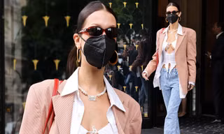 Bella Hadid ‘quên’ nội y còn mặc áo khoét bạo dạo phố Paris