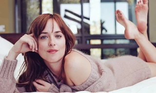 Dakota Johnson trộm nội y trong quá trình quay "50 sắc thái".
