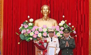 Bản tin 8H: Chủ tịch nước phong hàm Trung tướng Công an nhân dân