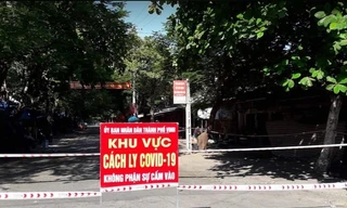 Bản tin 8H: Bí thư xã bị tạm đình chỉ vì đón con trai đang cách ly về nhà ‘làm vía’