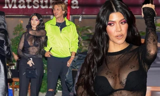 Kourtney Kardashian mặc áo xuyên thấu ‘có như không'