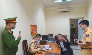 Tài xế tự xưng là quân nhân tại cơ quan công an. (Nguồn: atgt.vn)