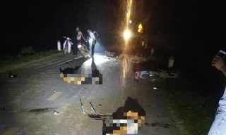 Bản tin 8H: Nhiều xe máy tông nhau đêm Trung thu, 5 người tử vong