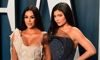 Chị em tỷ phú nhà Kardashian-Jenner có tên trong danh sách... trợ cấp thất nghiệp