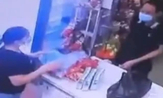 Bản tin 8H: Xử phạt ca F0 trèo tường ra khỏi khu cách ly đi mua đồ ăn