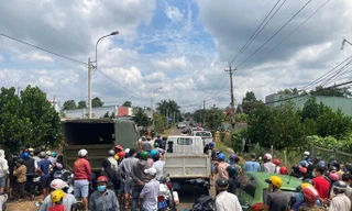 [VIDEO]: Hàng trăm công an đang bao vây 1 căn nhà, có tiếng súng nổ ở TP Long Khánh