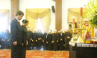 Thủ tướng Nguyễn Tấn Dũng viếng và chia buồn cùng gia đình cố Chủ tịch Võ Chí Công