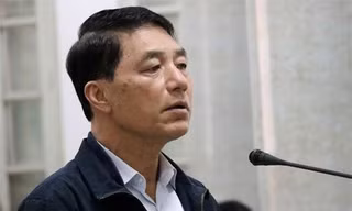 Cựu thứ trưởng công an Trần Việt Tân trong 1 lần hầu tòa. Ảnh: TTXVN